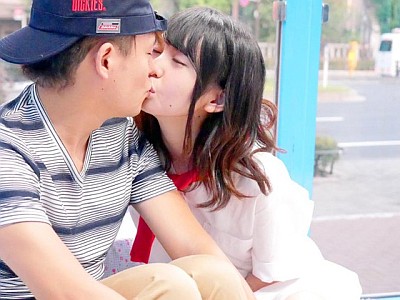 〚マジックミラ一〛素人10代美少女が童貞の芝居した男優にべ口キスやご奉仕フェラ♬♬美乳を揉まれたら手マンイキしてガチＳＥＸ